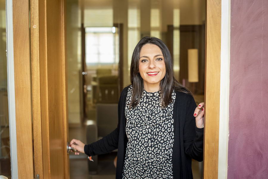 DIPUTADA POR BADAJOZ DE CIUDADANOS. María José Calderón. 34 años. Arquitecta y diseñadora de interiores de profesión. Afiliada a Ciudadanos desde hace un año. 