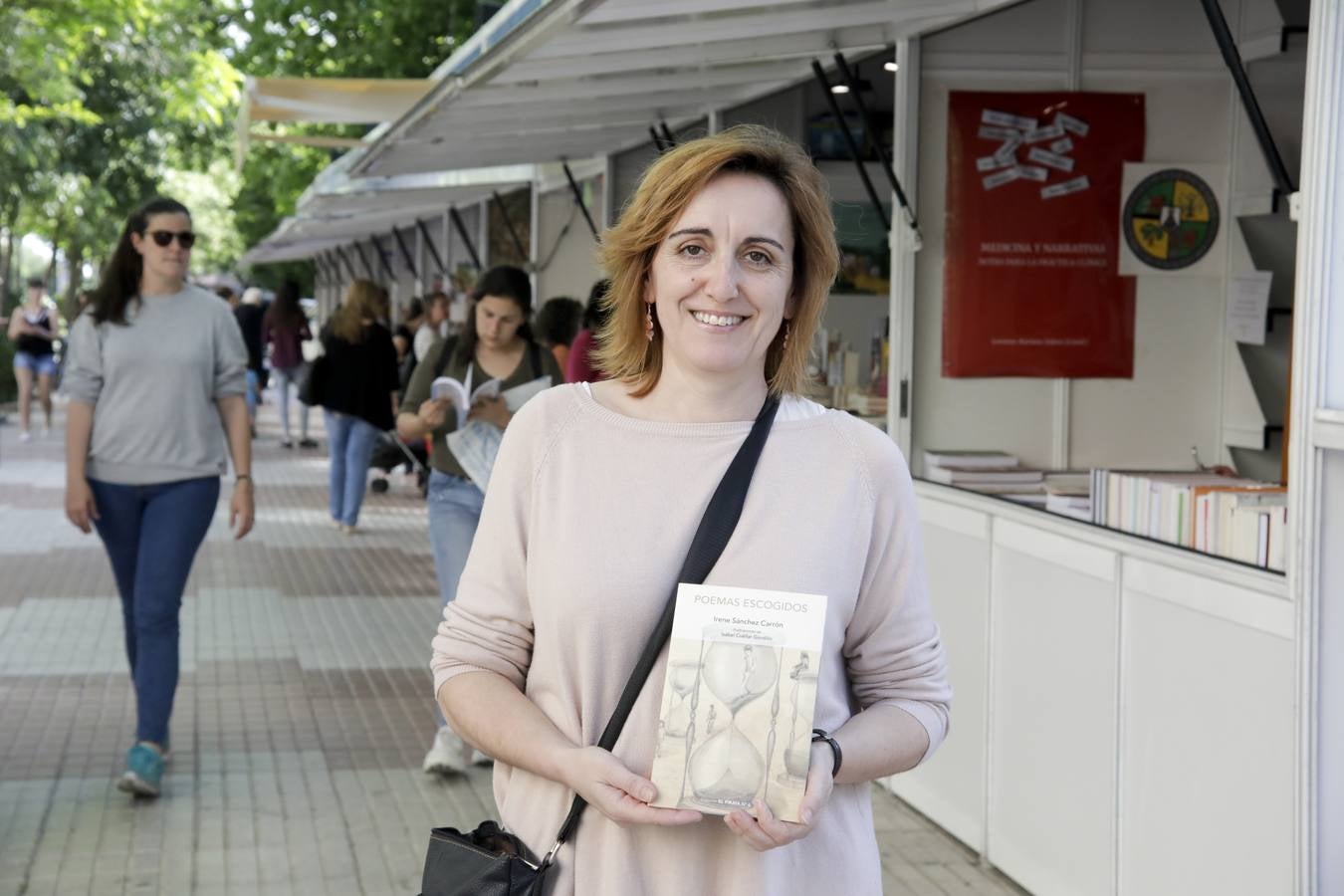 Cáceres celebra la vigésima edición de su Feria del Libro. El Paseo de Canóvas acoge un año más este evento de la capital cacereña que podrá visitarse hasta el 5 de mayo. Con el objetivo de acercar la lectura a los ciudadanos, los libreros agradecen este tipo de eventos.