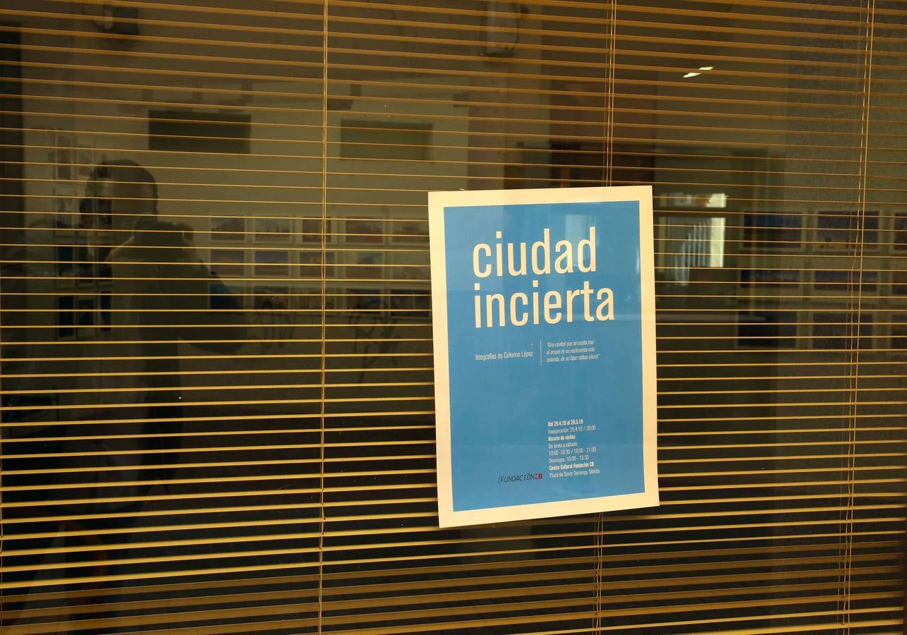 Del 26 de abril al 26 de mayo, en el Centro Cultural Santo Domingo de la Fundación CB, se puede visitar la exposición fotográfica 'Ciudad Incierta' de Ceferino López, una muestra como un repertorio visual que trata de situar al espectador en el territorio exacto que habita, animándole a reflexionar sobre el estado de las cosas.