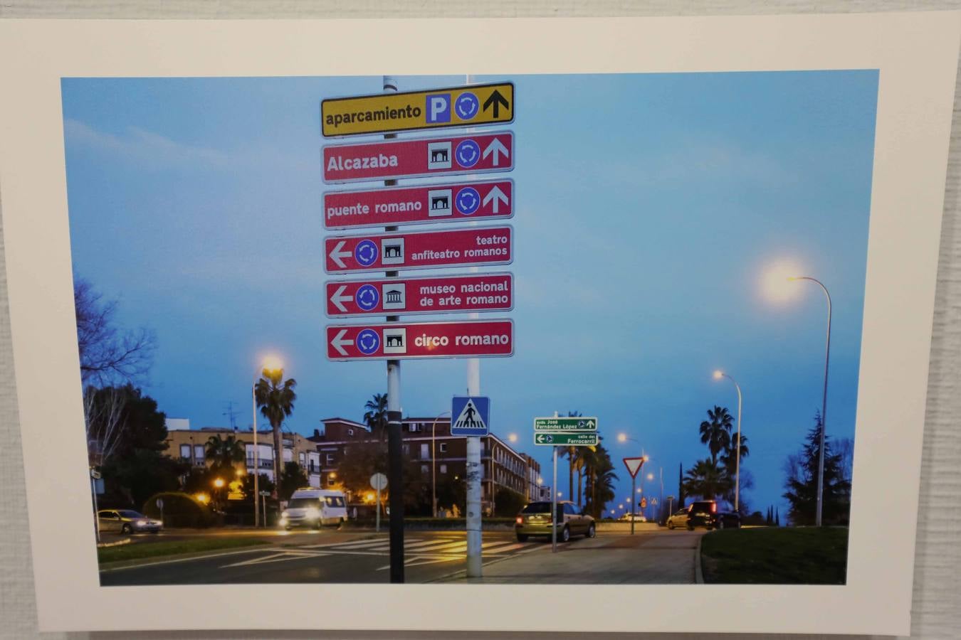 Del 26 de abril al 26 de mayo, en el Centro Cultural Santo Domingo de la Fundación CB, se puede visitar la exposición fotográfica 'Ciudad Incierta' de Ceferino López, una muestra como un repertorio visual que trata de situar al espectador en el territorio exacto que habita, animándole a reflexionar sobre el estado de las cosas.