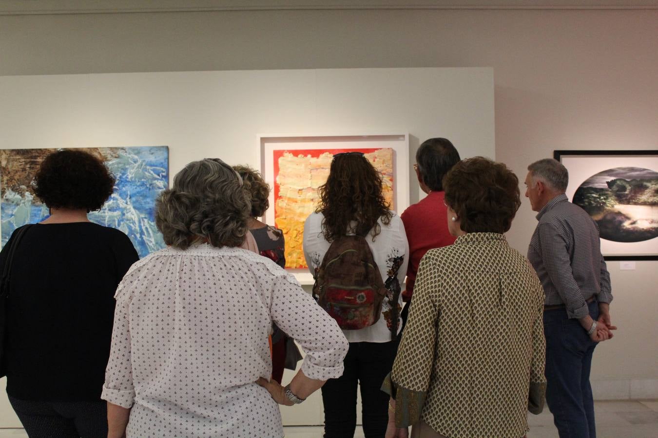 Organizada y comisariada por la Asociación de Vecinos del Casco Antiguo de Badajoz, la exposición que cada año acoge la Sala Vaquero Poblador de la Diputación de con motivo de las fiestas patronales del barrio, reúne en esta ocasión a 39 artistas relacionados de algún modo la zona intramuros de la capital pacense. La exposición se compone de pintura, fotografía, escultura, collage e instalaciones. Varios de los artistas son ya reconocidos y avalados por la crítica, mientras que otros, en general más jóvenes, buscan su sitio en el mundo del Arte y encuentran una oportunidad para exponer y dar a conocer su obra en la Sala Vaquero Poblador. Se puede visitar hasta el 11 de mayo.