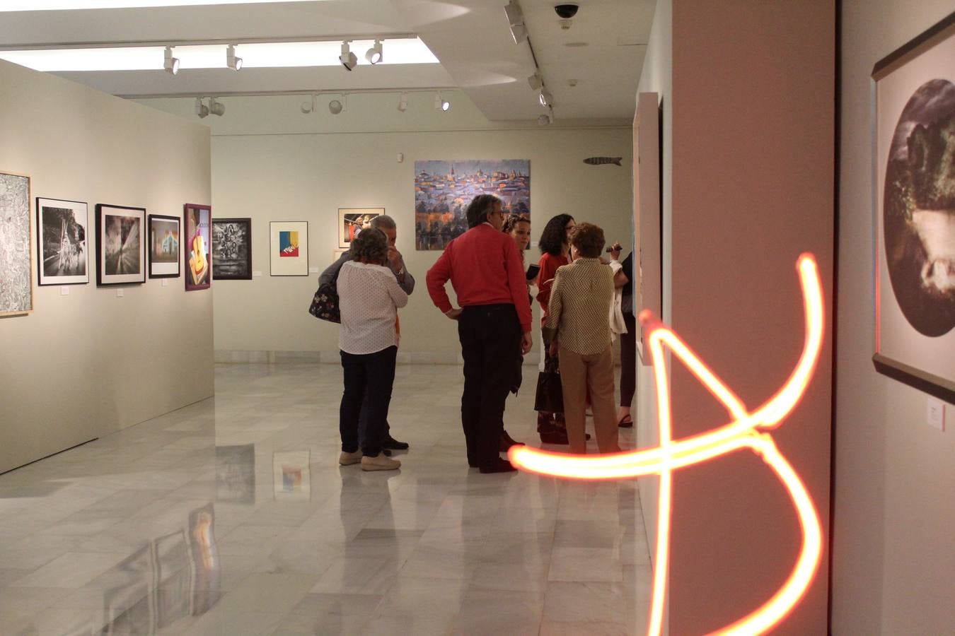 Organizada y comisariada por la Asociación de Vecinos del Casco Antiguo de Badajoz, la exposición que cada año acoge la Sala Vaquero Poblador de la Diputación de con motivo de las fiestas patronales del barrio, reúne en esta ocasión a 39 artistas relacionados de algún modo la zona intramuros de la capital pacense. La exposición se compone de pintura, fotografía, escultura, collage e instalaciones. Varios de los artistas son ya reconocidos y avalados por la crítica, mientras que otros, en general más jóvenes, buscan su sitio en el mundo del Arte y encuentran una oportunidad para exponer y dar a conocer su obra en la Sala Vaquero Poblador. Se puede visitar hasta el 11 de mayo.