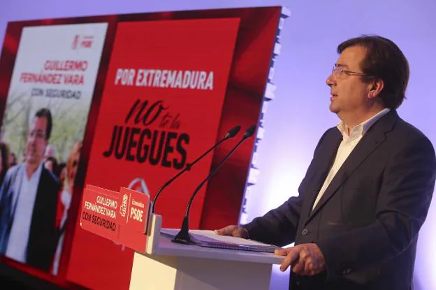 Fernández Vara en la presentación de su programa en Mérida. :: J. M. R.