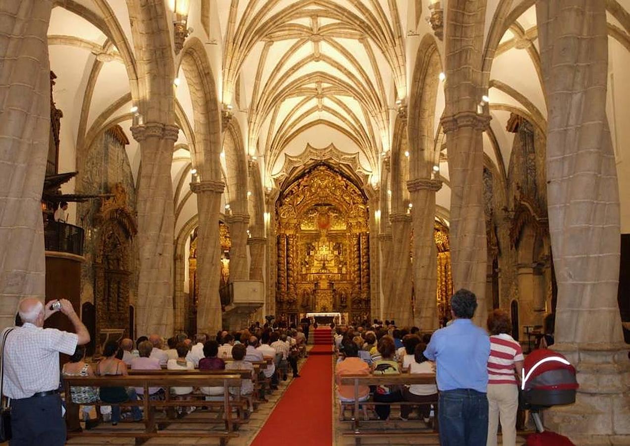 Iglesia Santa María Magdalena. Es de la primera mitad del siglo XVI y se construyó en Olivenza en estilo manuelino.