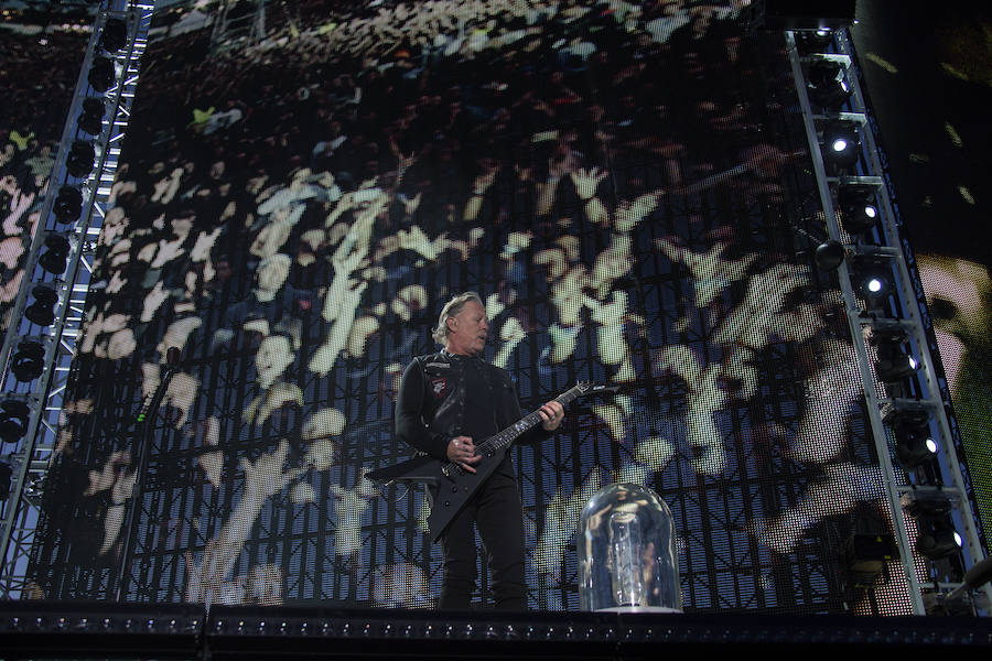 El concierto más multitudinario de Metallica en España, probablemente también uno de los más numerosos de su propia historia, se ha celebrado este viernes ante una multitud intergeneracional de seguidores ante los que han querido mostrar que, tras casi 40 años, siguen «creyendo en el sueño» del rock espinoso.