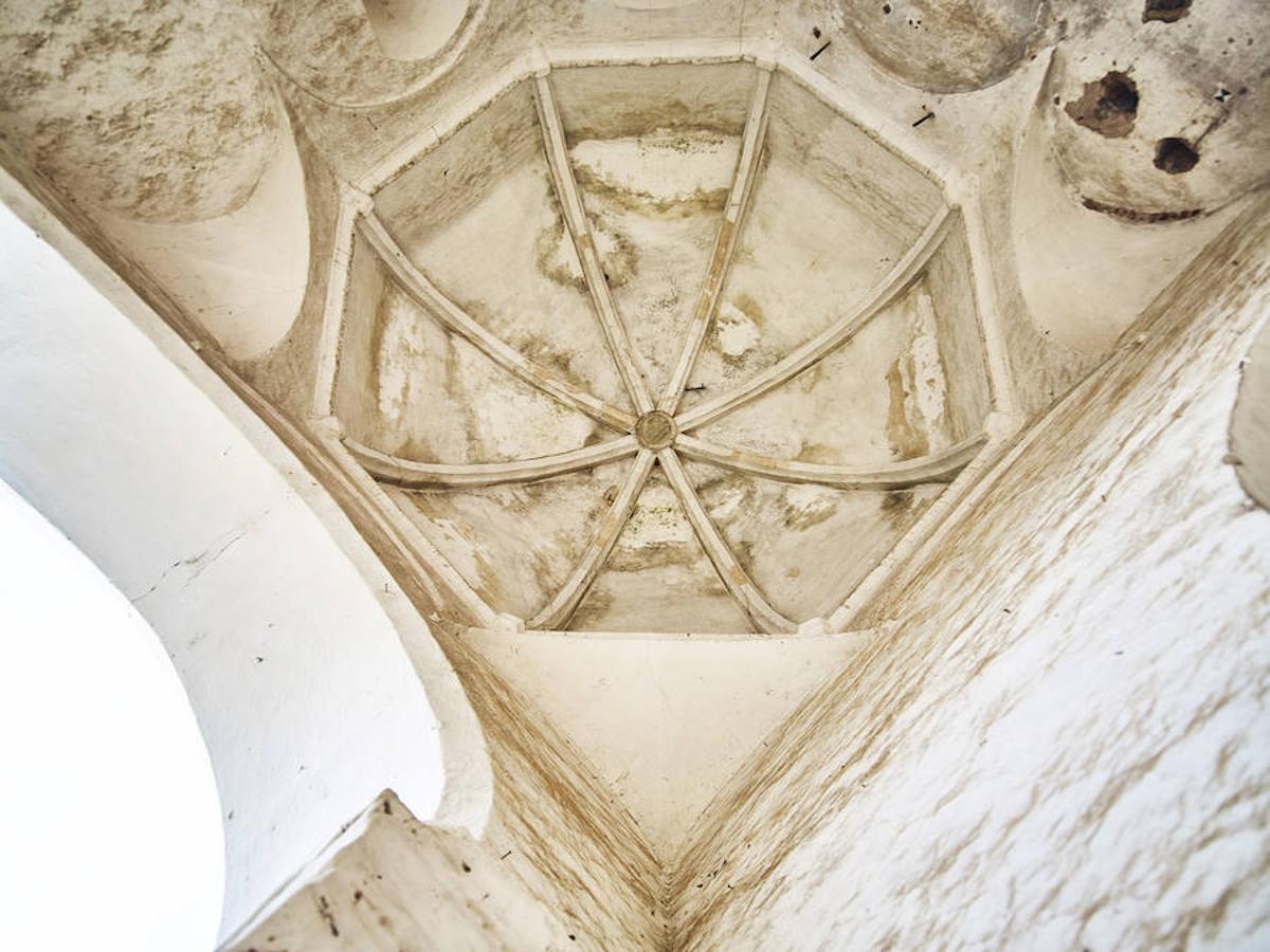 Cú́pula sobre cabecera de iglesia de la Magdalena