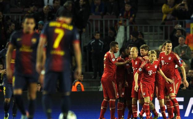 Los jugadores del Bayern celebran uno de los goles al Barcelona. 
