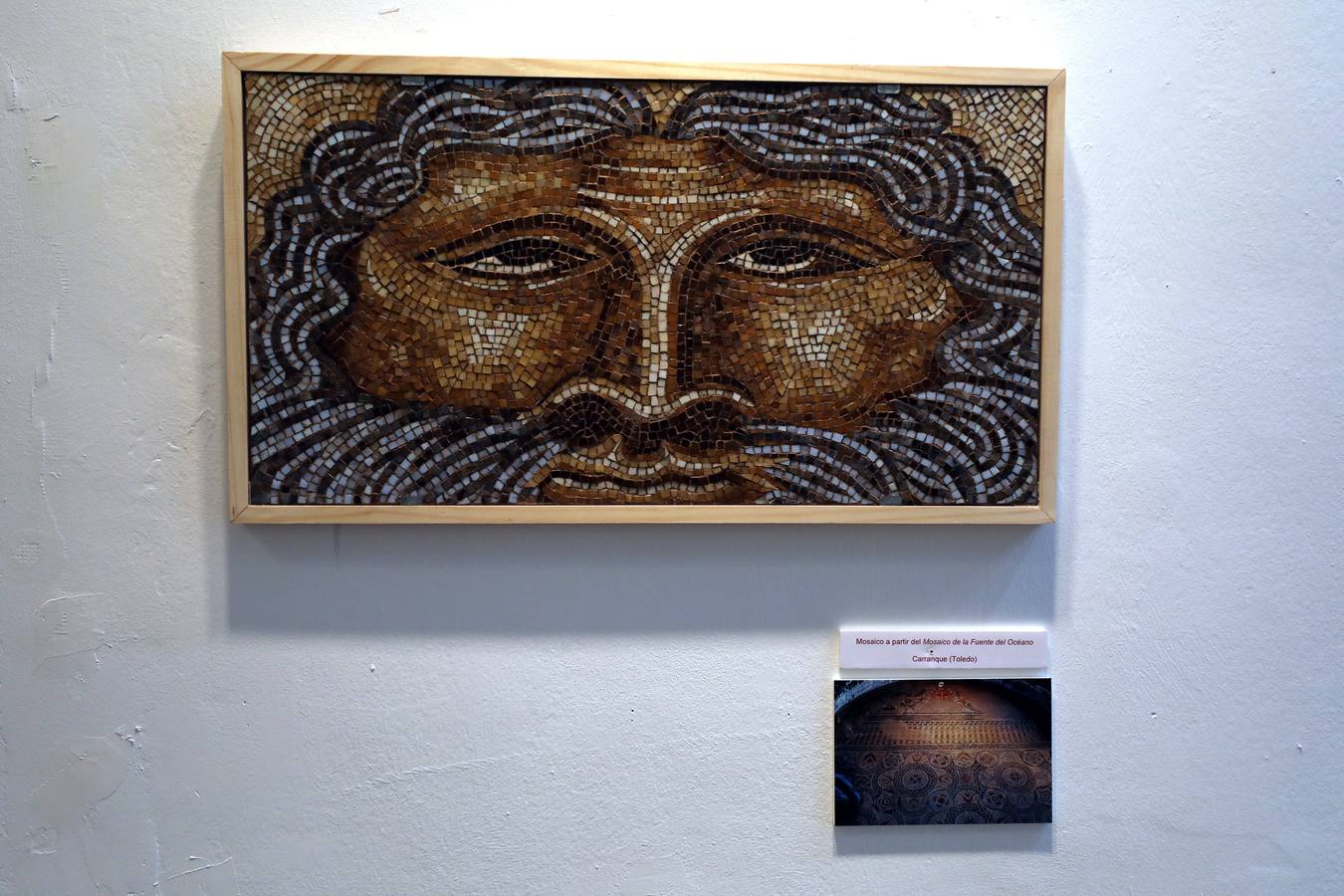 La Escuela de Arte y Superior de Diseño de Mérida abre una muestra en torno a esta disciplina a cargo de Jesús Antonio Martínez Lombó. Desde la Antigüedad a nuestros días, el arte del mosaico se ha empleado en paredes y suelos como una 'pintura en piedra' dedicada a los más nobles asuntos o al mero ornato suntuario», recuerdan desde el Ciclo Superior de Mosaicos con respecto a la exposición que inauguran este viernes 3 de mayo a las 20:00 en la sala de exposiciones de la Escuela de Arte. La muestra podrá verse hasta el 16 de mayo en el horario de mañana, con entrada gratuita.