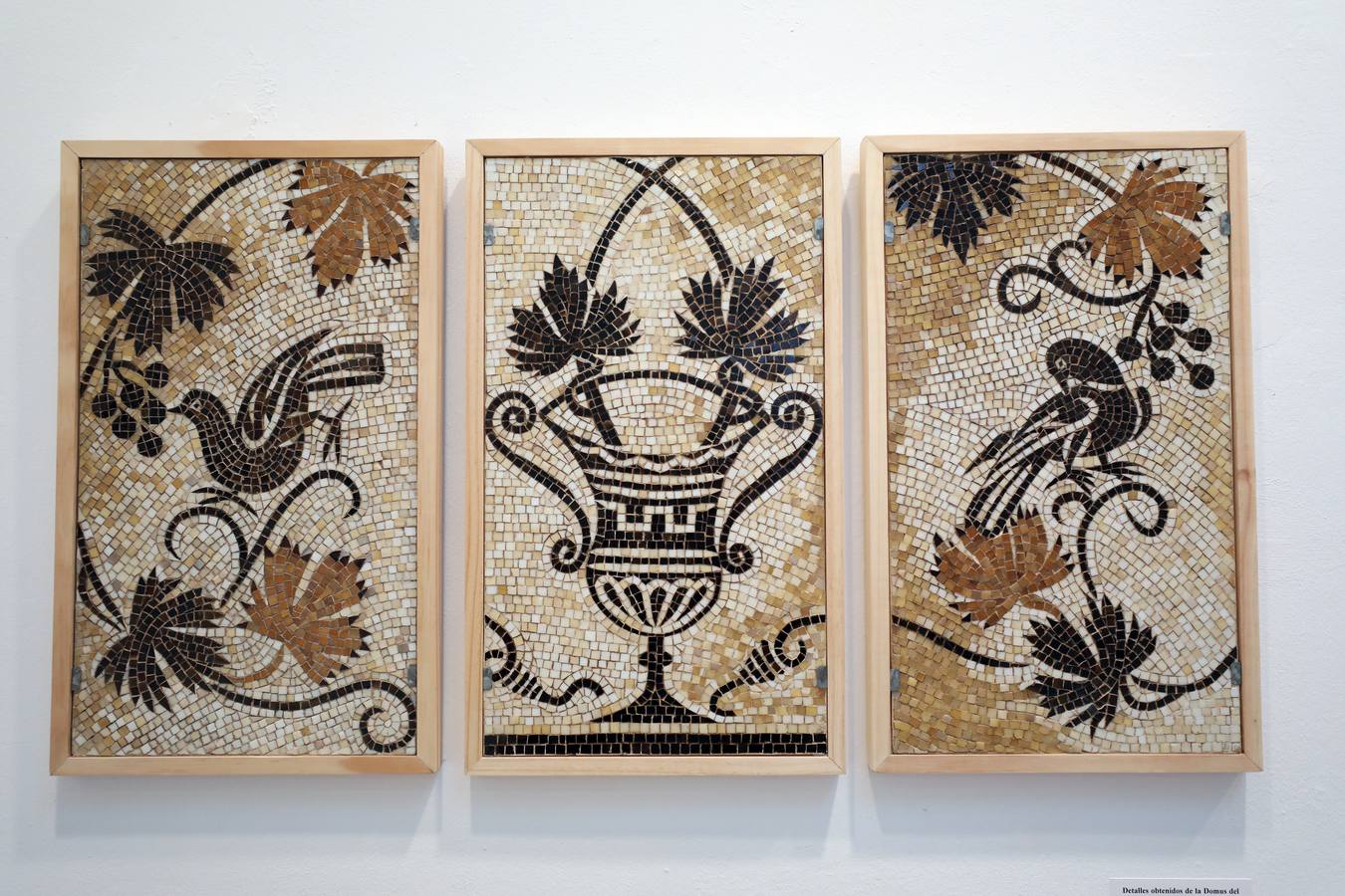 La Escuela de Arte y Superior de Diseño de Mérida abre una muestra en torno a esta disciplina a cargo de Jesús Antonio Martínez Lombó. Desde la Antigüedad a nuestros días, el arte del mosaico se ha empleado en paredes y suelos como una 'pintura en piedra' dedicada a los más nobles asuntos o al mero ornato suntuario», recuerdan desde el Ciclo Superior de Mosaicos con respecto a la exposición que inauguran este viernes 3 de mayo a las 20:00 en la sala de exposiciones de la Escuela de Arte. La muestra podrá verse hasta el 16 de mayo en el horario de mañana, con entrada gratuita.