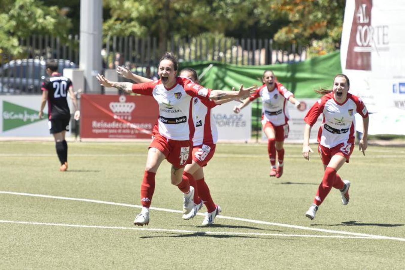 El Santa Teresa gana 1-0 al Tacón en El Vivero y afronta la vuelta de la final por el ascenso a la Liga Iberdrola con ventaja