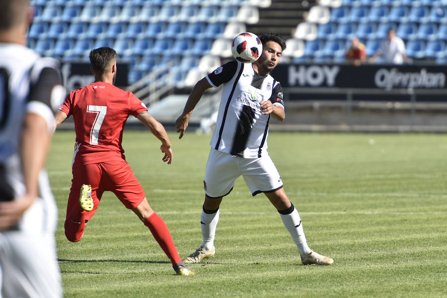 El equipo pacense gana por 2-0 al Sevilla Atlético obra el milagro de Nafti de clasificarse para el playoff y emplaza a su afición a dentro de quince días camino ya del asencenso