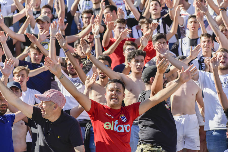 El equipo pacense gana por 2-0 al Sevilla Atlético obra el milagro de Nafti de clasificarse para el playoff y emplaza a su afición a dentro de quince días camino ya del asencenso