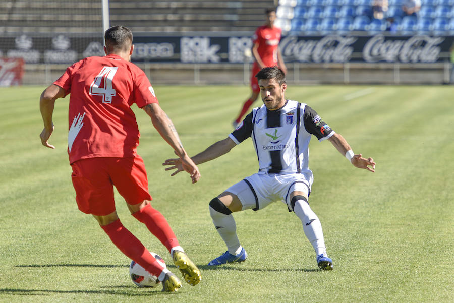 El equipo pacense gana por 2-0 al Sevilla Atlético obra el milagro de Nafti de clasificarse para el playoff y emplaza a su afición a dentro de quince días camino ya del asencenso