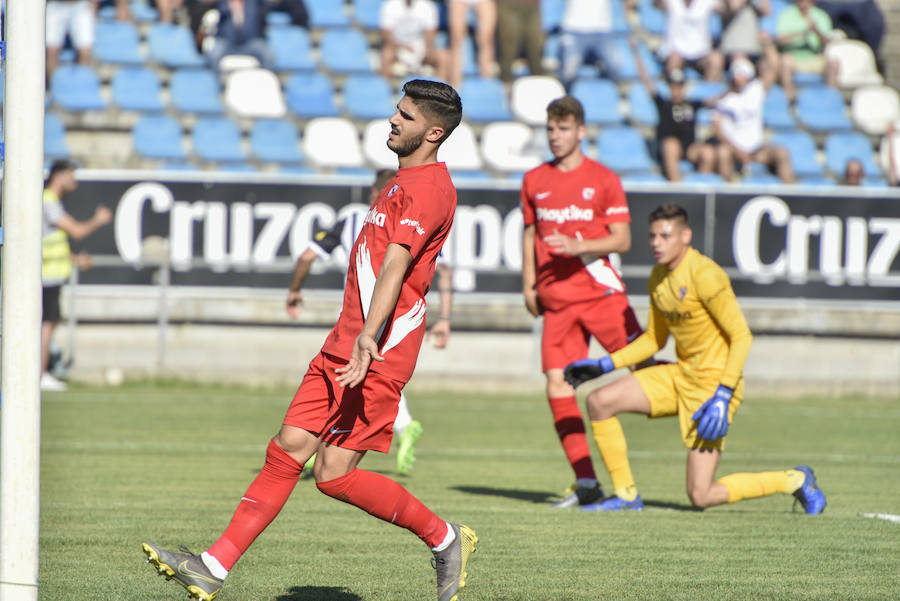 El equipo pacense gana por 2-0 al Sevilla Atlético obra el milagro de Nafti de clasificarse para el playoff y emplaza a su afición a dentro de quince días camino ya del asencenso