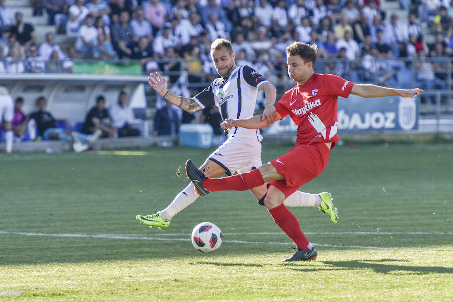 El equipo pacense gana por 2-0 al Sevilla Atlético obra el milagro de Nafti de clasificarse para el playoff y emplaza a su afición a dentro de quince días camino ya del asencenso