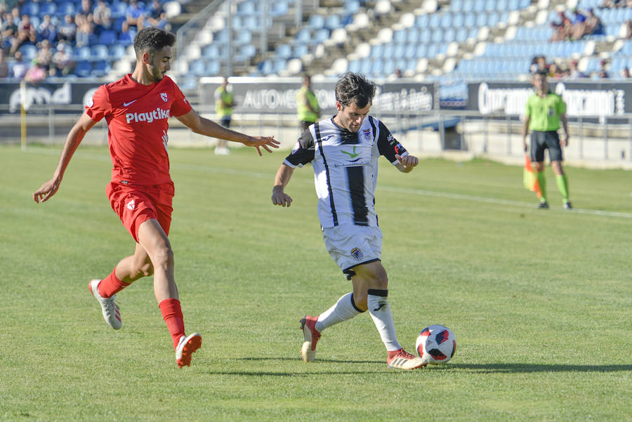 El equipo pacense gana por 2-0 al Sevilla Atlético obra el milagro de Nafti de clasificarse para el playoff y emplaza a su afición a dentro de quince días camino ya del asencenso