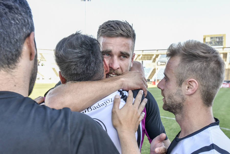 El equipo pacense gana por 2-0 al Sevilla Atlético obra el milagro de Nafti de clasificarse para el playoff y emplaza a su afición a dentro de quince días camino ya del asencenso