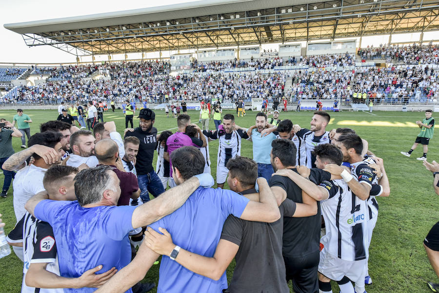 El equipo pacense gana por 2-0 al Sevilla Atlético obra el milagro de Nafti de clasificarse para el playoff y emplaza a su afición a dentro de quince días camino ya del asencenso