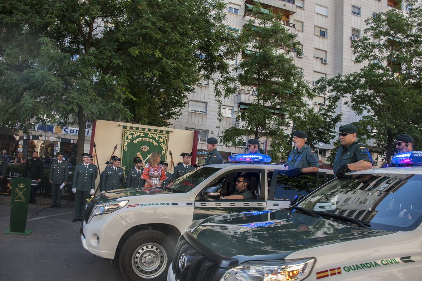 La delegada del Gobierno en Extremadura, Yolanda García Seco ha asistido a los actos de celebración del 175 aniversario de la creación del cuerpo celebrado en Badajoz. La delegada ha subrayado el compromiso moral de los trabajadores reflejado en la llamada «Cartilla de la Guardia Civil», de la que resalta la importancia que en la misma se hace al honor en el ejercicio de sus funciones. García Seco ha explicado que la primera actuación registrada en la historia de la Guardia Civil fue impedir un asalto a la diligencia de Extremadura en Navalcarnero, en septiembre de 1844.