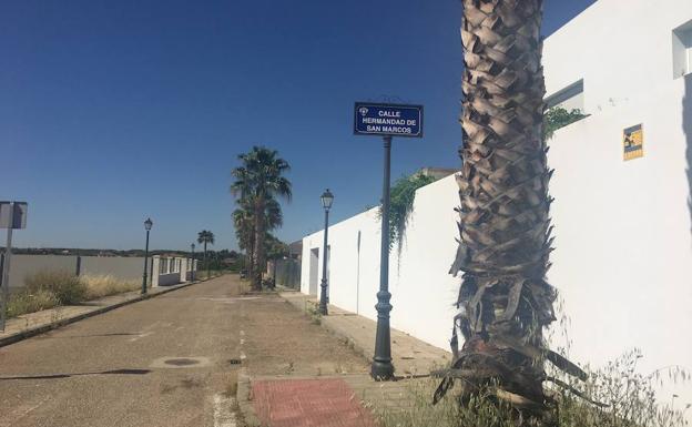 Amordazan a un empresario y a su familia para robarle en una casa de San Marcos en Almendralejo