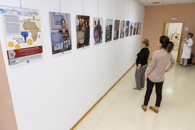 La exposición está organizada por Médicos del Mundo. :: andy solé