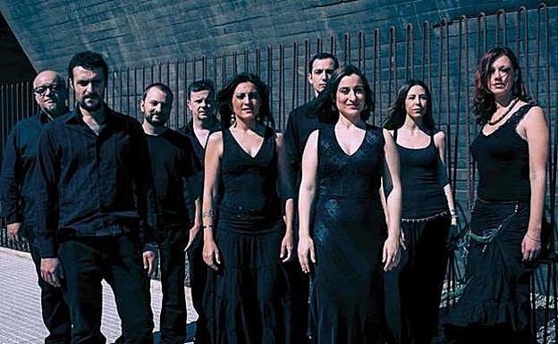 Actuación conjunta del grupo de folk Acetre y la OEx en Cáceres