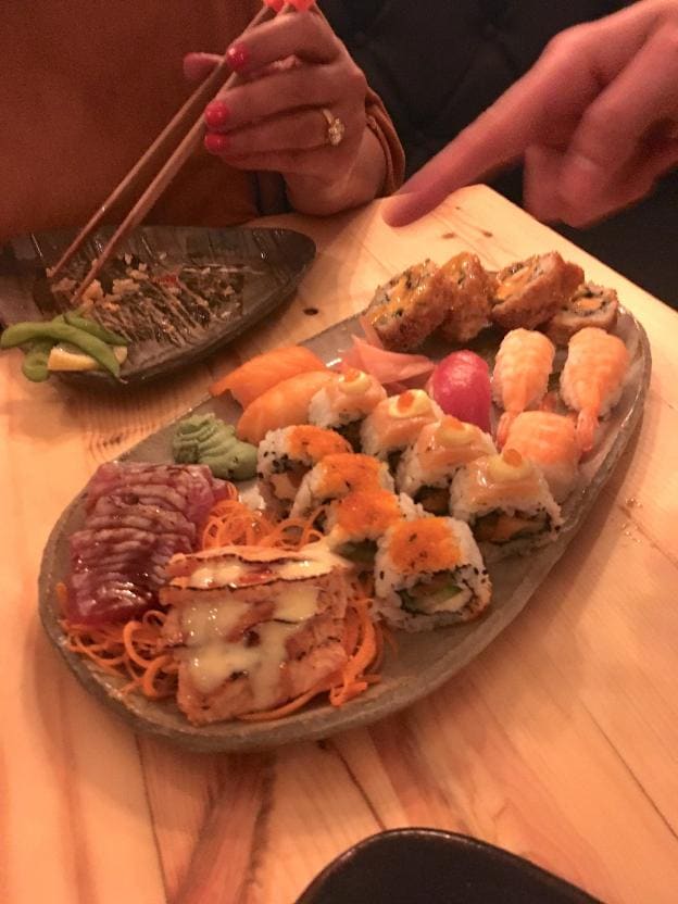 Plato de comida japonesa, en el restaurante Sibuya de Cáceres. :: E.R.