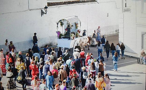 Imagen principal - Varias capturas de la comitiva