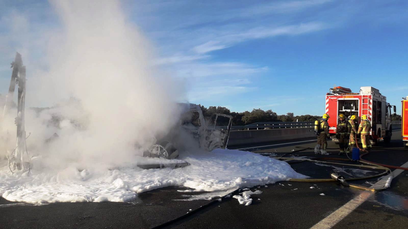 Sus ocupantes resultaron ilesos al abandonar el vehículo con rapidez