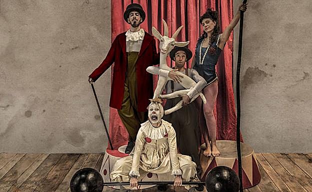 Imagen principal - Ana Belén pone en Mérida la banda sonora al fin de semana de los acróbatas, los cosacos y la preferia de Cáceres