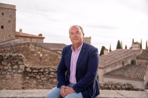 José Antonio Monago, candidato a la Presidencia de la Junta por el PP, en el centro histórico de Trujillo. 