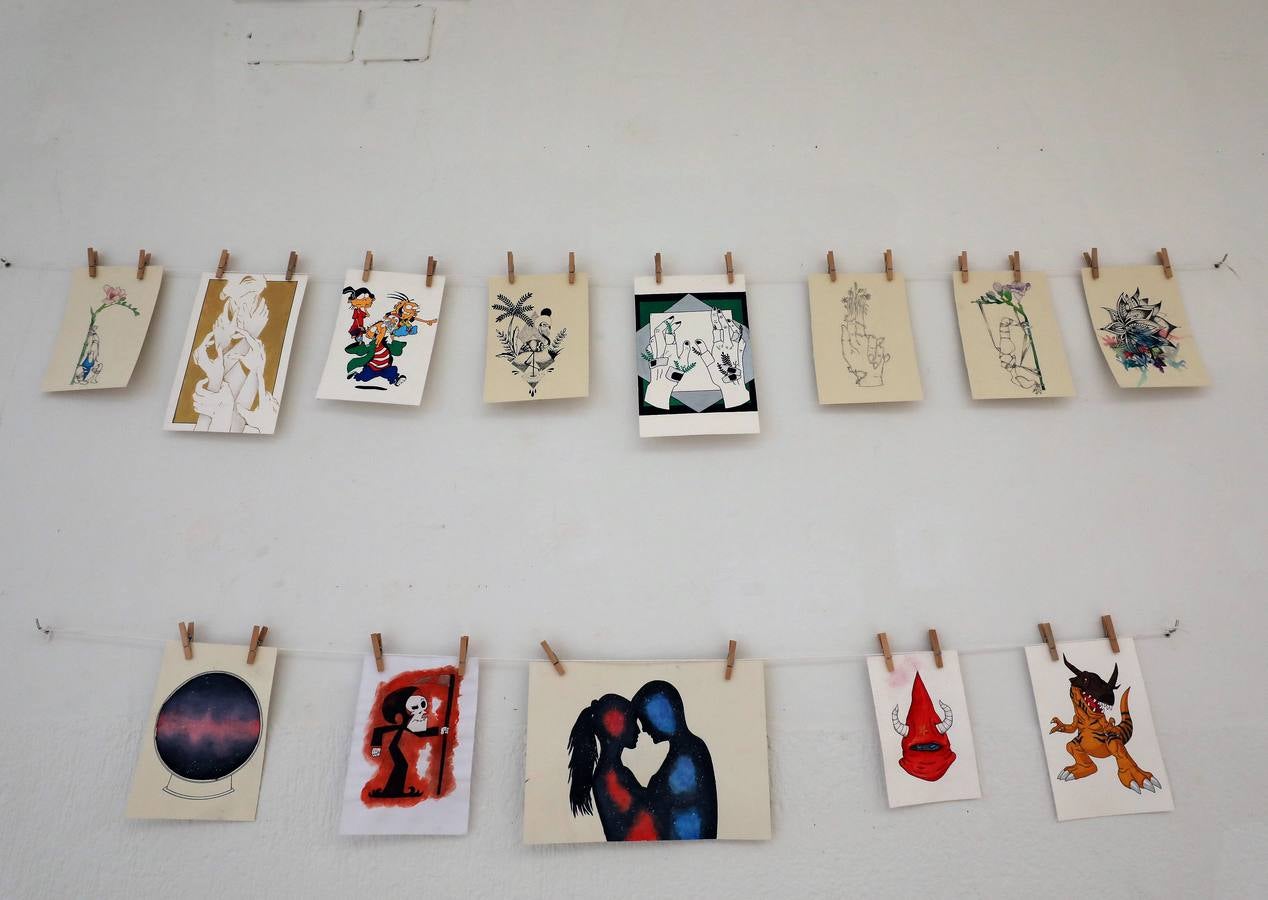 La exposición que reúne más de medio centenar de piezas escultóricas y que podrá visitarse hasta el próximo 10 de junio en horario de mañana en la Sala de Exposiciones de la Escuela de Arte y Superior de Diseño de Mérida. Las obras han sido realizadas por alumnos de la asignatura de volumen de 1º de Bachillerato y los Ciclos Formativos de Reproducciones Artísticas en Piedra y Cerámica Artística.