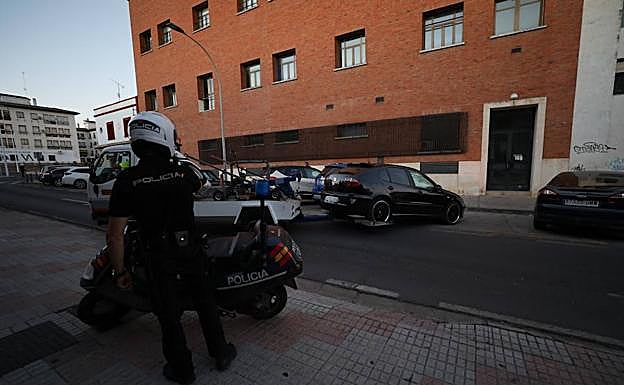 La grua se llevó el vehículo de los detenidos