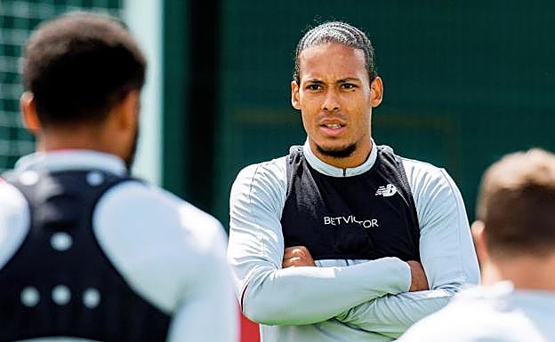 Virgil Van Dijk, durante un entrenamiento del Liverpool.