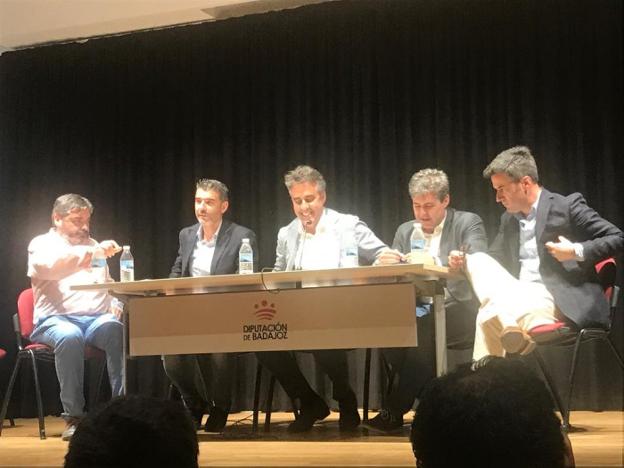 Luis Merchán, Pablo Blázquez, Joaquín Parra y su abogado Manuel Martínez y su asesor financiero. :: HOY