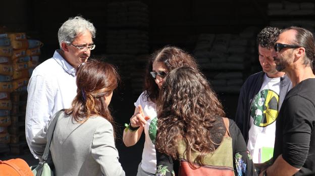 El coordinador regional de IU, Joaquín Macías, durante la pasada campaña electoral. :: J.L.G.