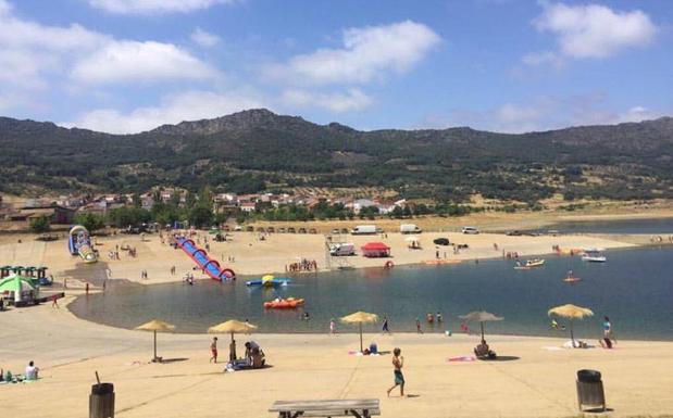 Playa de Peloche, en el embalse pacense de García Sola, en la comarca de La Siberia:: HOY