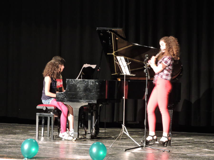 Fotos: 70 Fotos del concierto de fin de curso de la escuela de música de Fregenal