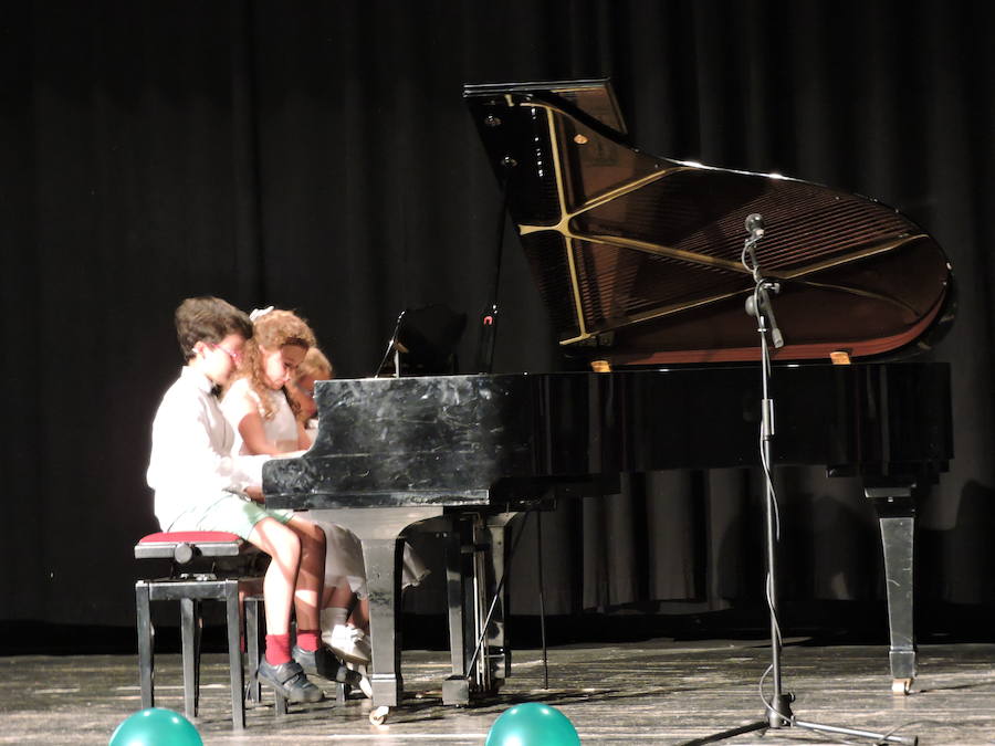 Fotos: 70 Fotos del concierto de fin de curso de la escuela de música de Fregenal