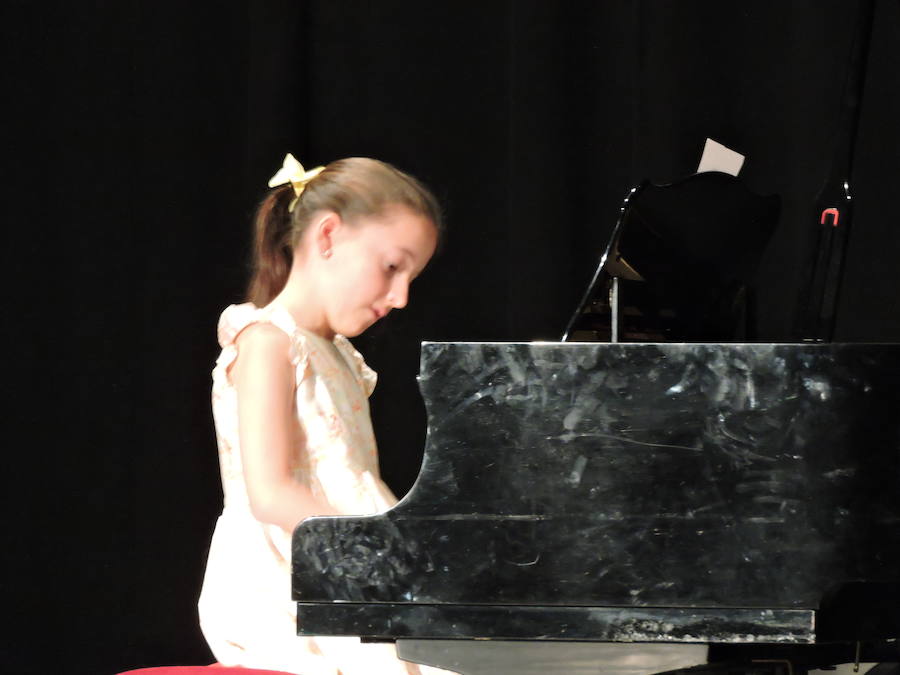 Fotos: 70 Fotos del concierto de fin de curso de la escuela de música de Fregenal