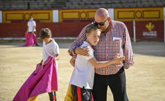 Pedro Ledesma es el padrino taurino de Jaime:: ARNELAS