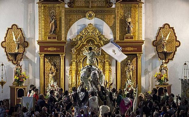 Castillo humano en la iglesia de Peñalsordo:: CARLOS JESÚS ARENA RUIZ 
