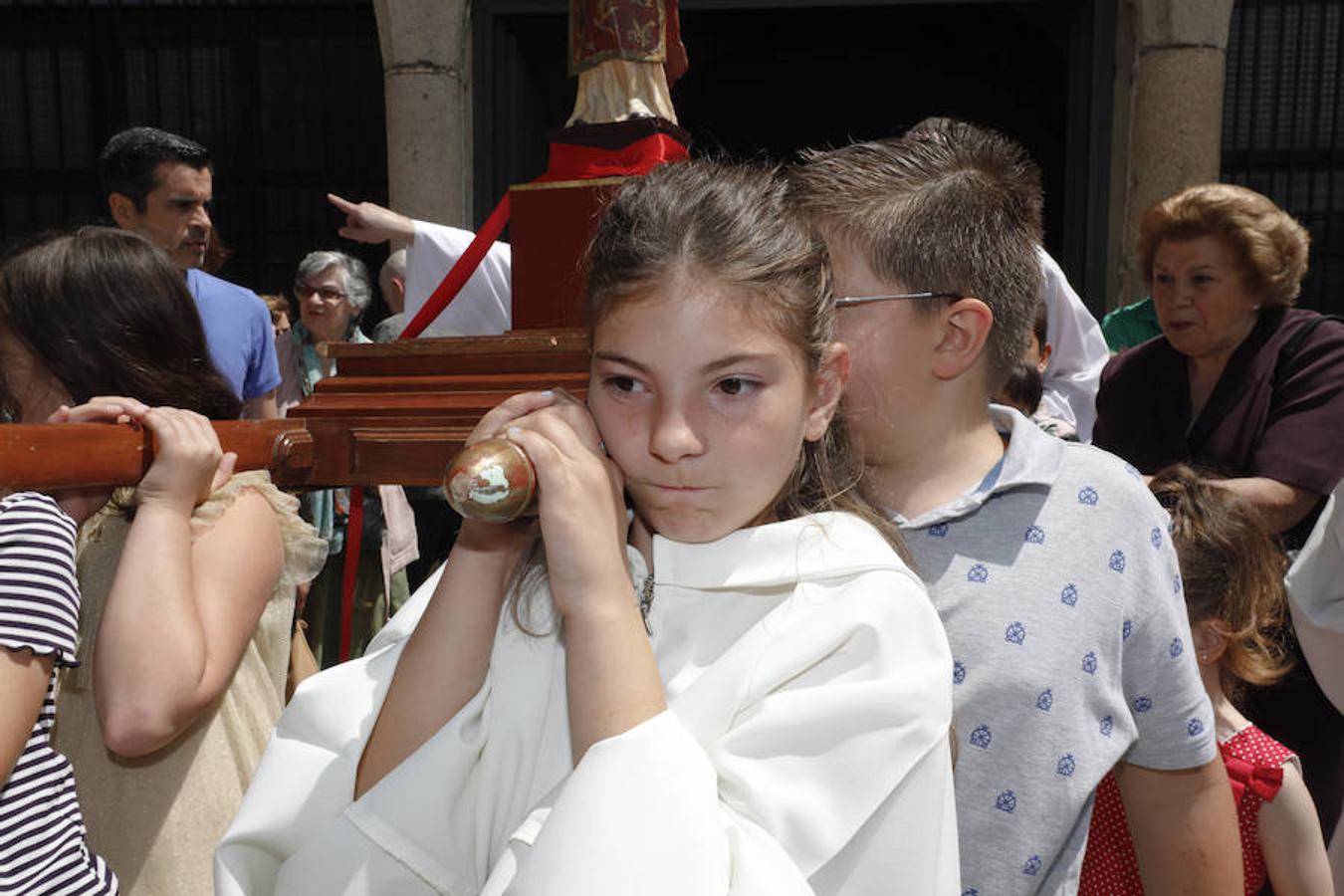 Fotos: Niños procesionan a San Vito mientras su ermita sigue en ruinas