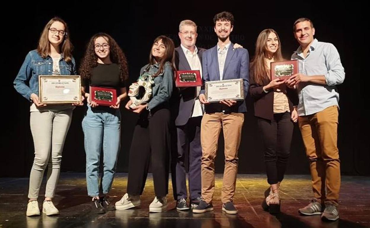 Varios componentes de Soliloquio desplazados a la gala