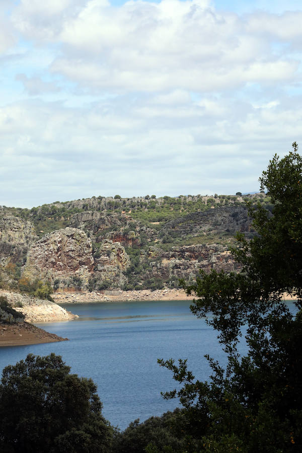 Once pueblos pacenses componen un territorio que goza de una gran variedad de hábitats, que sirven para dar cobijo a diferentes especies de flora y fauna