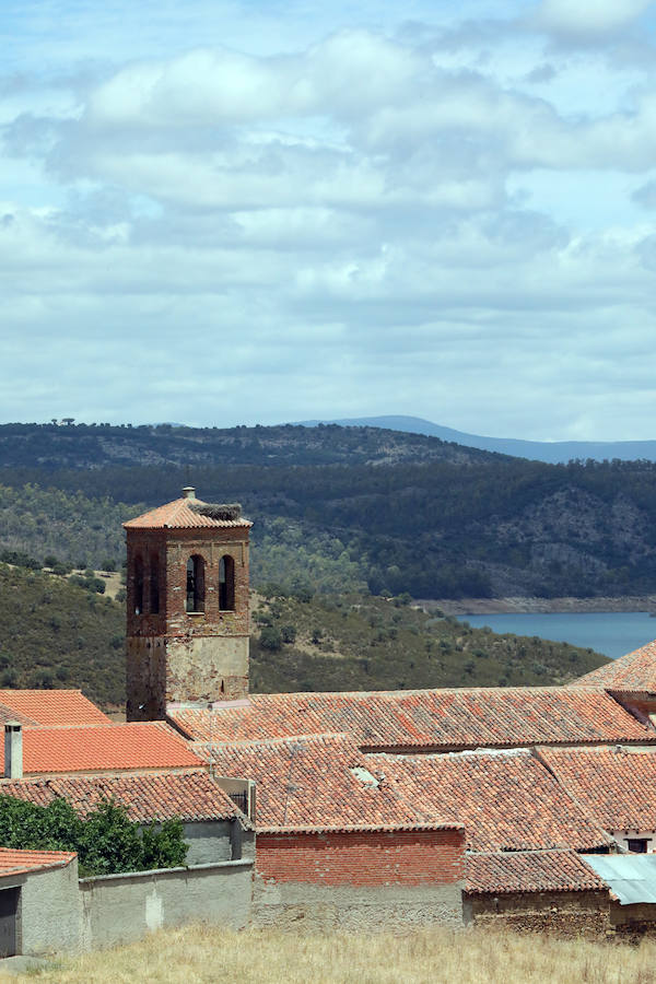 Once pueblos pacenses componen un territorio que goza de una gran variedad de hábitats, que sirven para dar cobijo a diferentes especies de flora y fauna