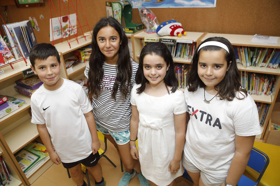 Manuel Pérez, Ángela Periáñez, Carla Pérez y Nerea Muriel, lectores premiados del Castra. :: A.M.