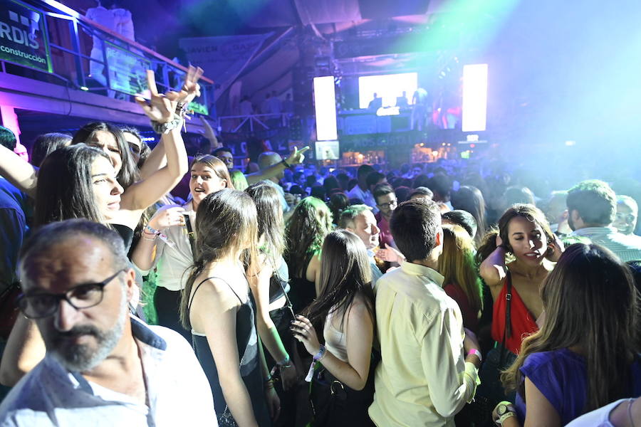 Hubo colas para entrar en las casetas del ferial de madrugada