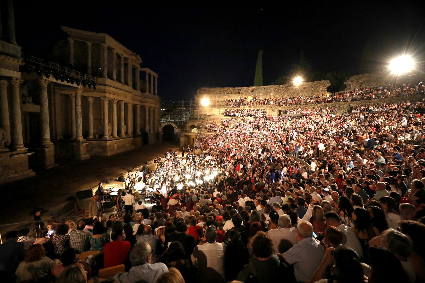 Fotos: Inauguración del Festival deTeatro de Mérida con la asistencia numerosos dirigentes políticos
