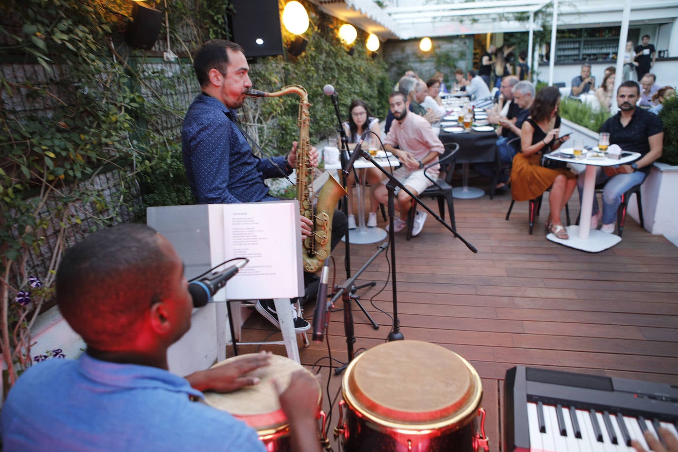 Concierto de Couple Mais Um en Mastropiero.